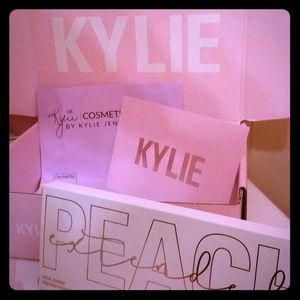 AUTHENTIC Kylie Eyeshadow Palette